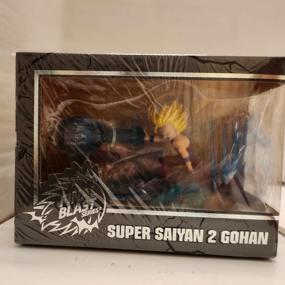 Super Saiyan 2 Gohan Blast Series Figure - Black and Yellow